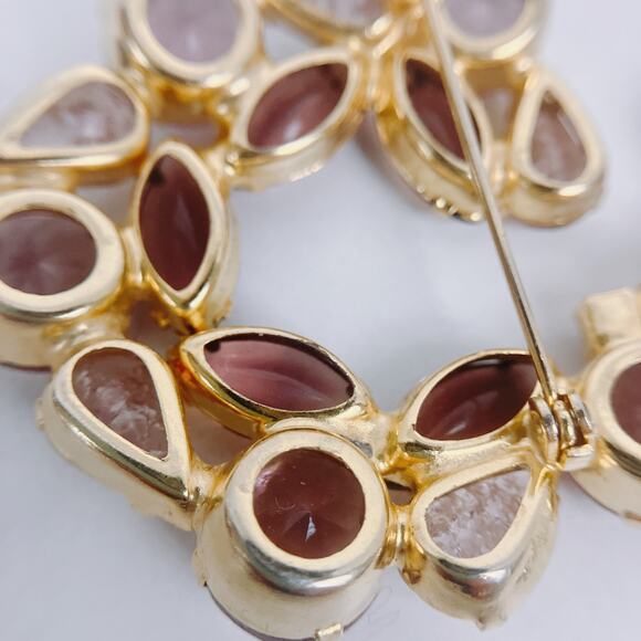 VTG Purple Glass Brooch Gold Tone Statement Pin Prong Set Navette Marquise Swirl - Picture 7 of 8